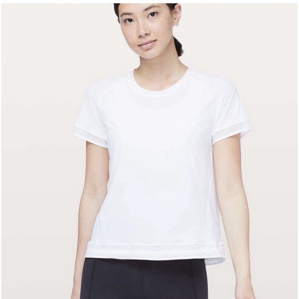 Lululemon Find Your Focus Women's 6 White Luxtreme Mesh Short Sleeve Shirt
